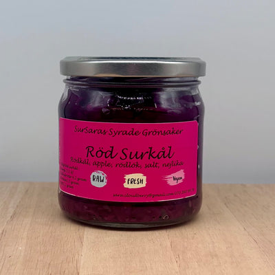 Röd surkål med äpple och nejlika